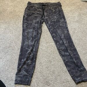 Lululemon women’s joggers